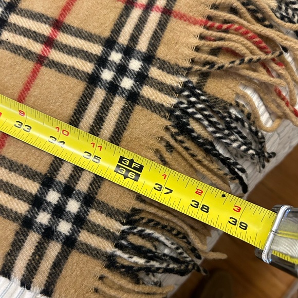 Vintage Burberry’s scarf. - Picture 5 of 5